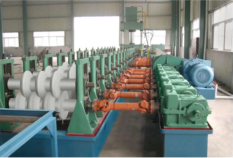 Guardrail forming machine