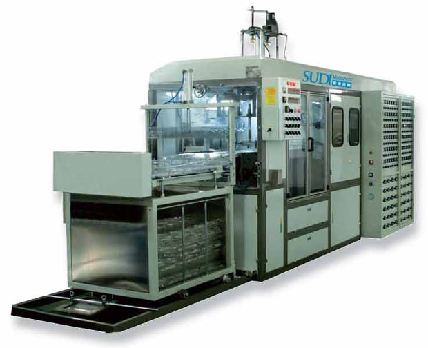 Plastic thermoforming machine