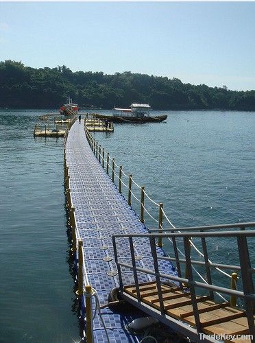 Floating Pier