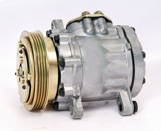 Auto A/C Compressor 7B10