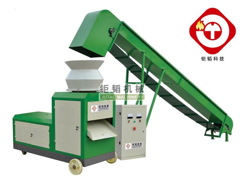 Straw briquetting machine