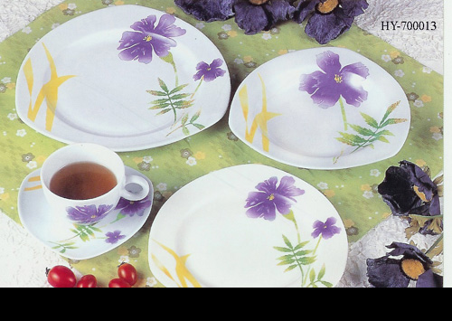 Porcelain triangle shape dinner set