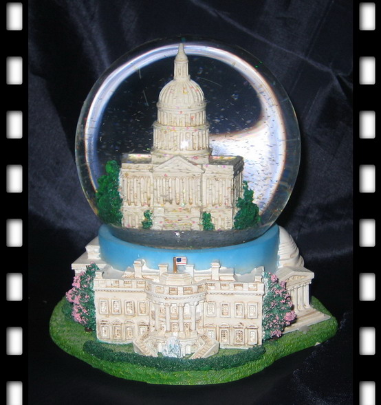 Polyresin waterball / Snow globe