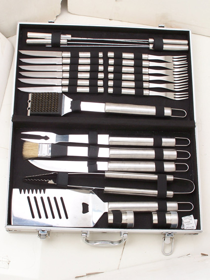 24pcs s/s bbq with aluminum box