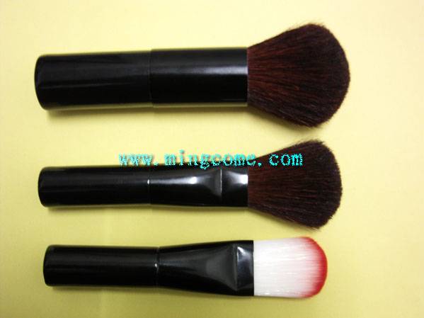 cosmetic brush with diamond