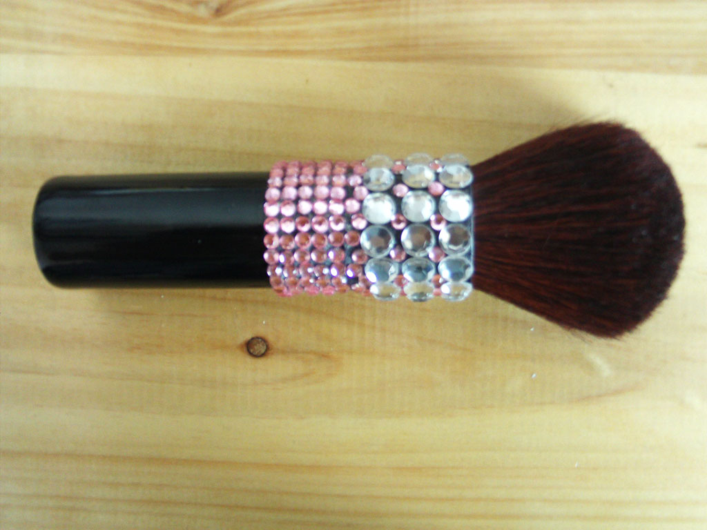 powder brush with diamonds