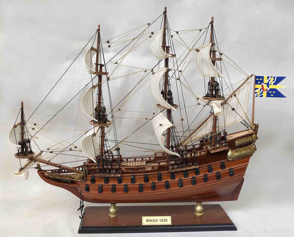 Wasa, Victory, Black Pearl, USS Stitution, Washington, Napoleon, Titannic Wooden ships, boats models. We can make to offer you all kinds