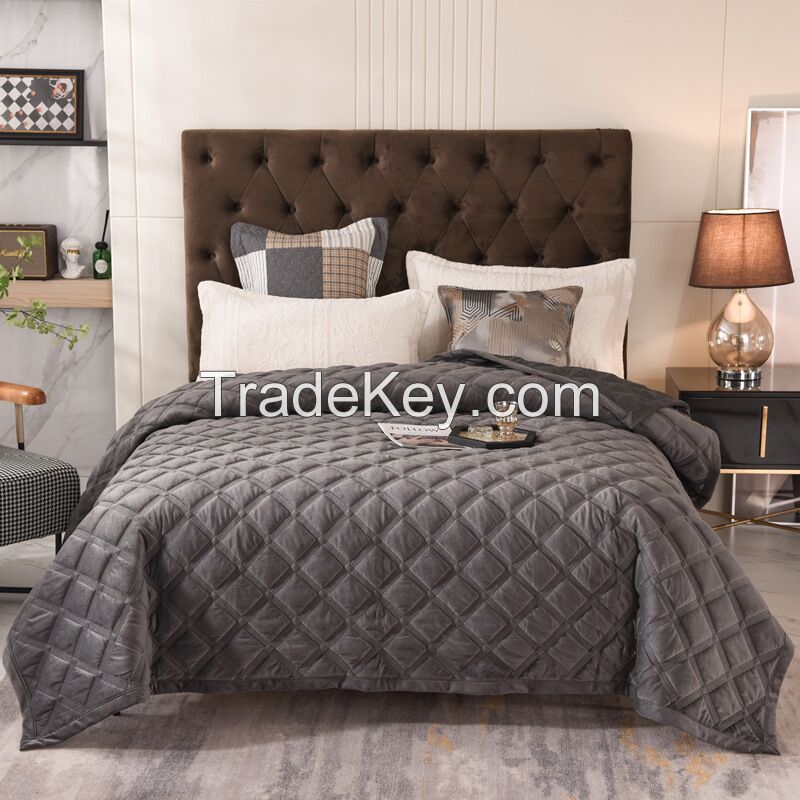 Wholesale Ultra Soft Velvet Bedspread Cozy Warm Stitching Quilt Classic Bed Blanket for All Season