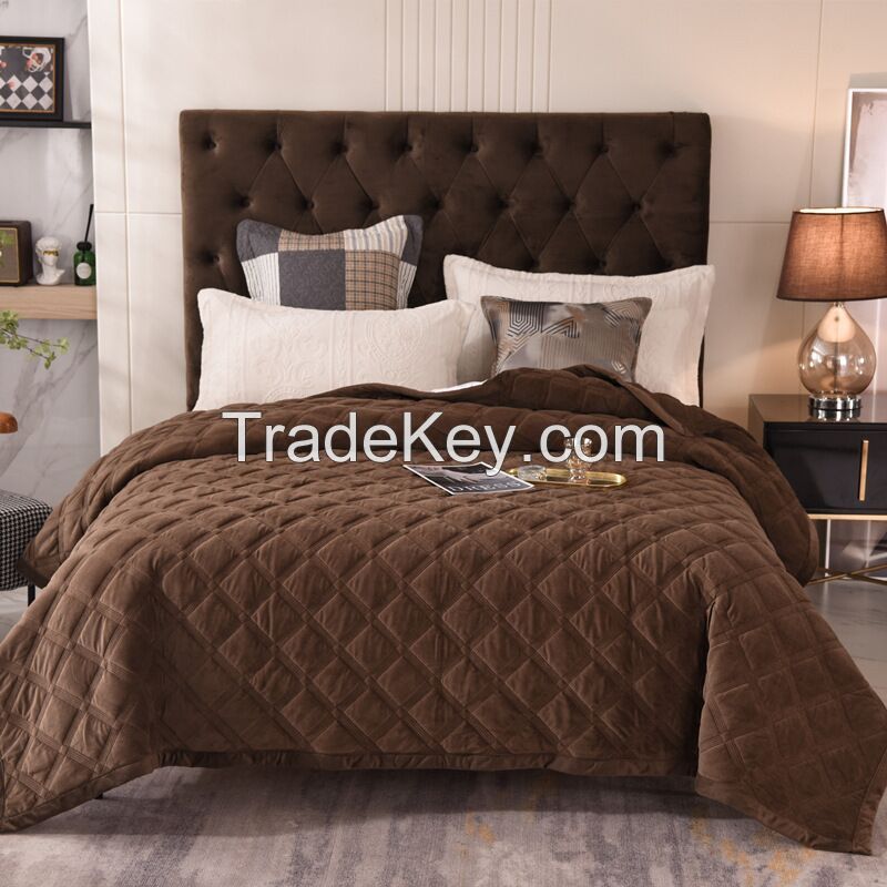 Wholesale Ultra Soft Velvet Bedspread Cozy Warm Stitching Quilt Classic Bed Blanket for All Season