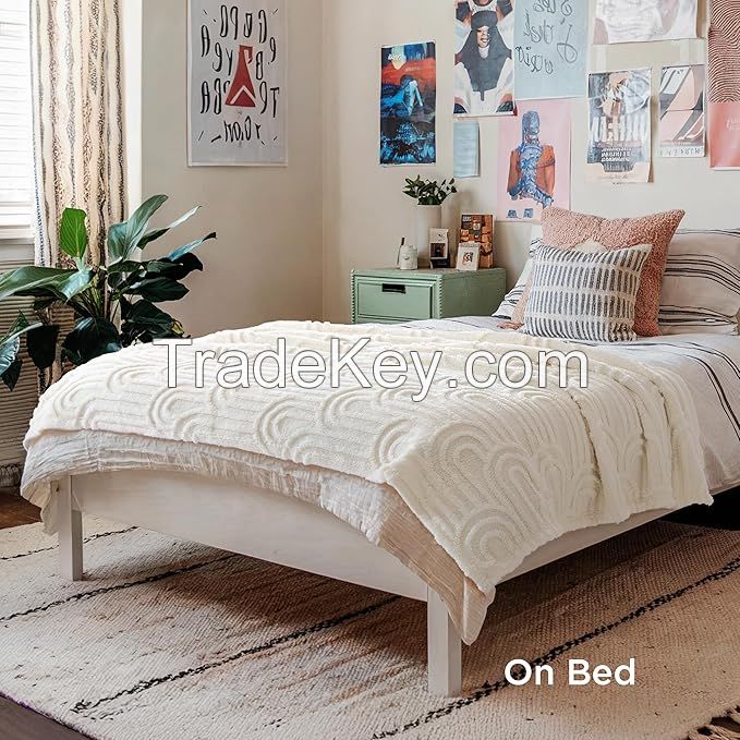 Quality  Fleece Furniture Colorful Plain Color Thickened Flannel Cute Jacquard Throw Bed Blanket