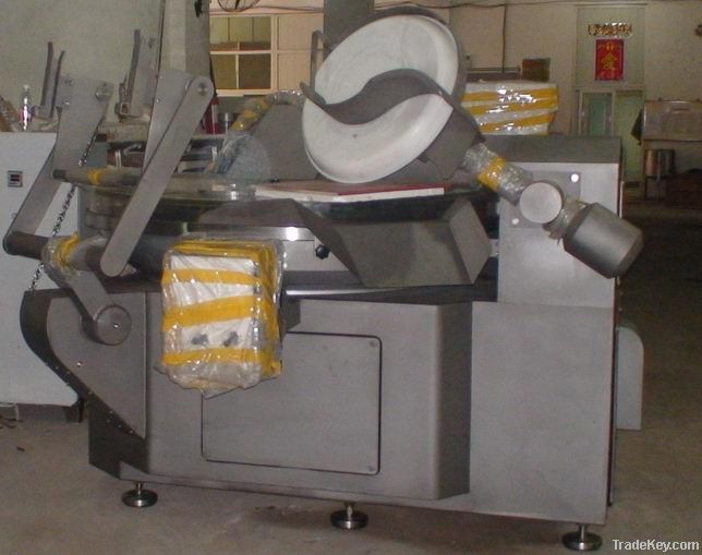 Vacuum bowl cutter for meat paste mixing