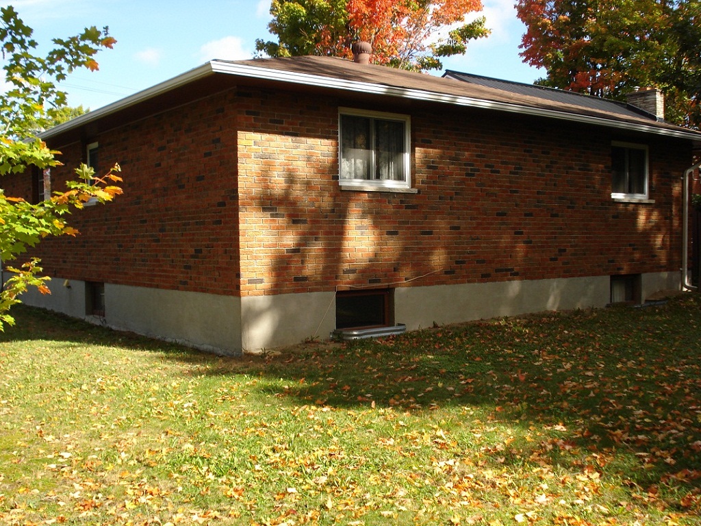 Duplex- residents next to Norman Bethune family home