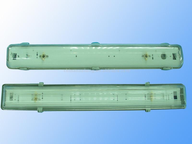 Fluorescent lighting fixture