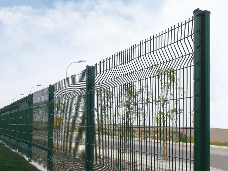 WIRE MESH FENCE