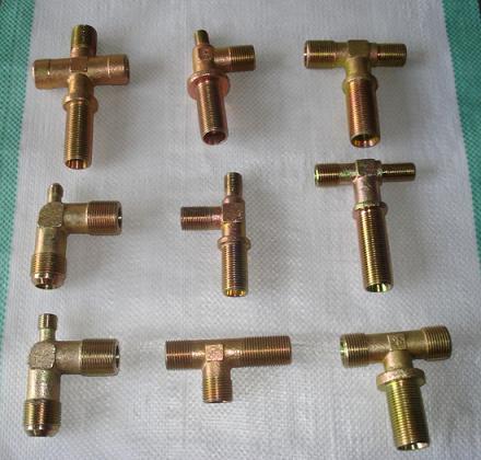 Pipe fitting, straight fitting, elbow