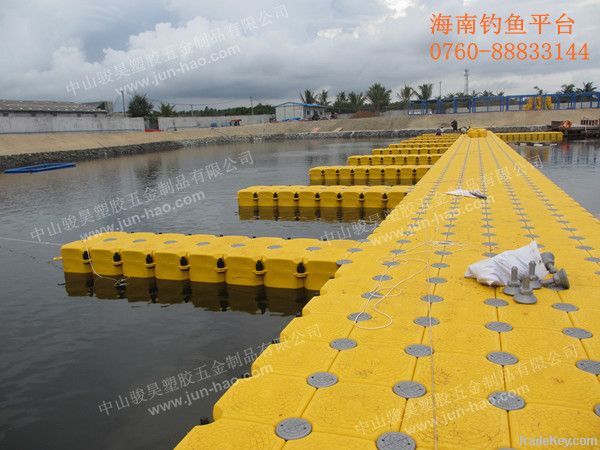 Floating bridge, floating walkway