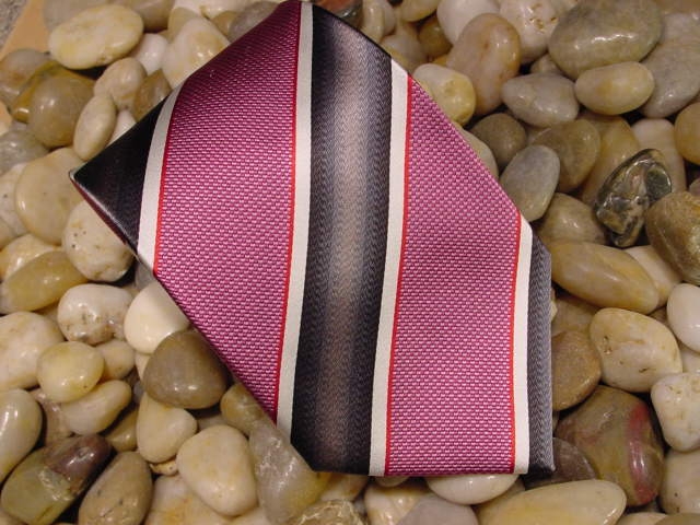 Silk woven necktie