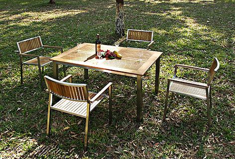 teak table and chair