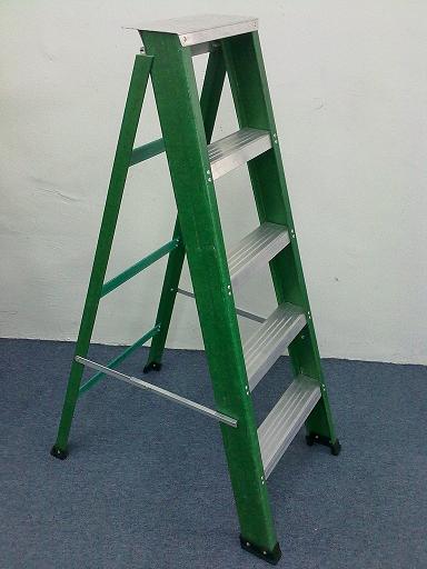 Fiberglass step ladder