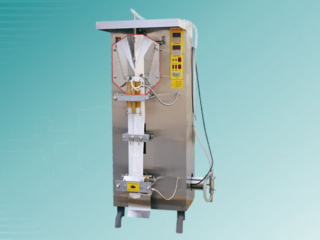 Liquid packing machine