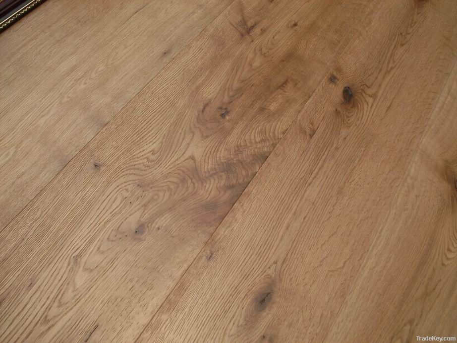 Oak engineered wood flooring