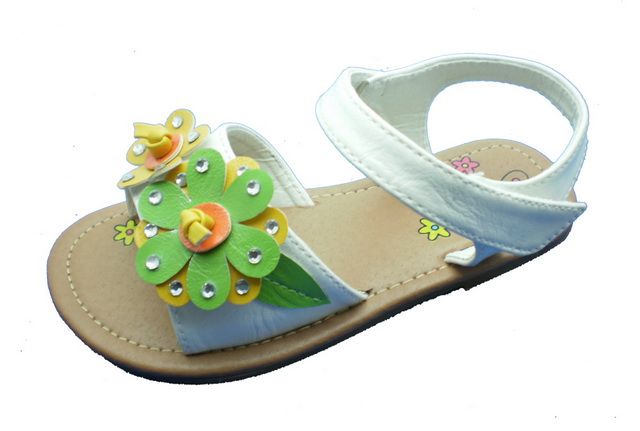 CHILDREN&#039;S SANDALS