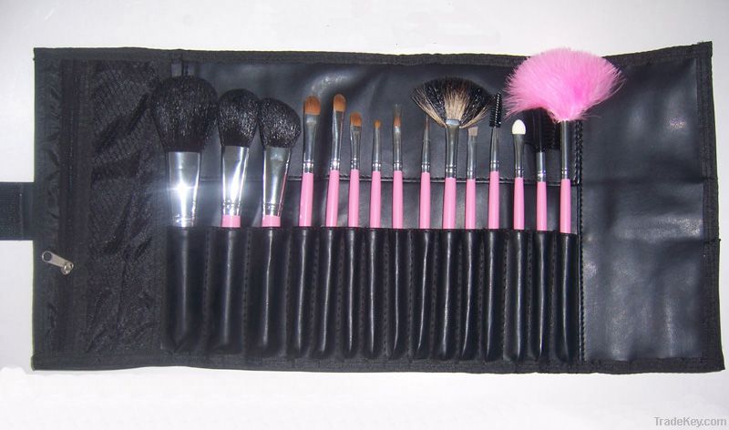 15 Pcs Makeup Brush Set in Pink Color