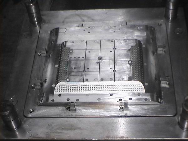 Plastic injection mold