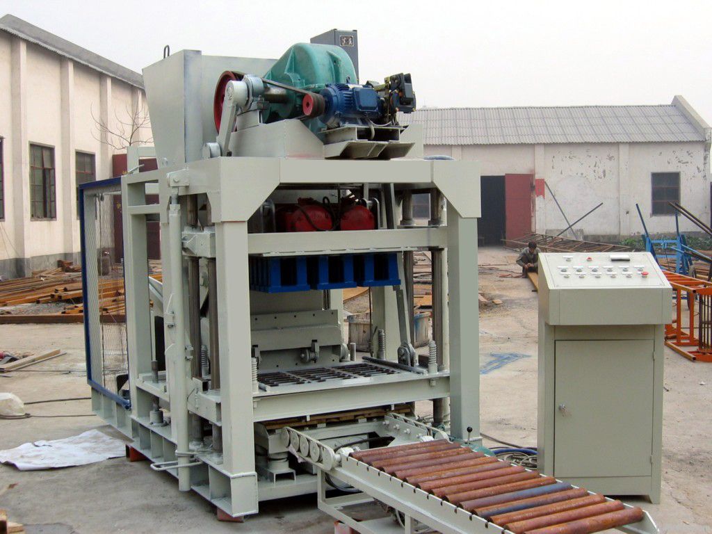 QT4-25 brick machine