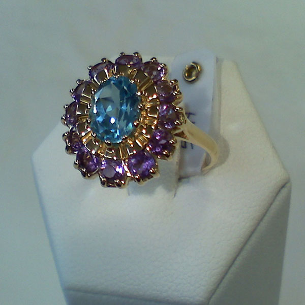 RING IN YELLOW GOLD WITH AMETHISTS AND BLUE TOPAZ