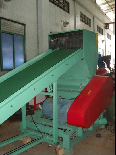 Foam crushing machine