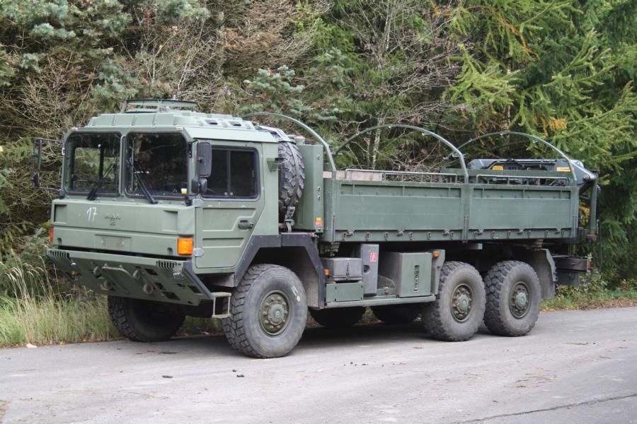 MAN LX2000 18.223 DFAEG 6x6 with crane