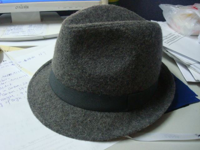 TEXTURED TRILBY