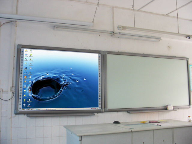 Glass whiteboard combinational electronic whiteboard