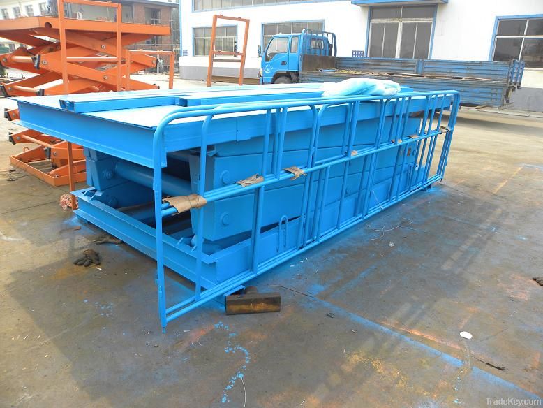 Stationary scissor lift platform/cargo lift