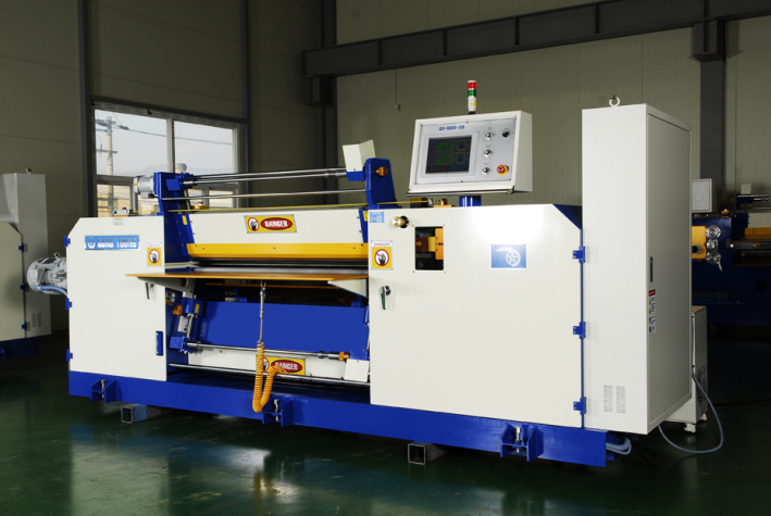 Foam cutting machine