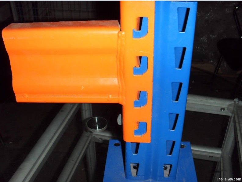 Heavy duty pallet racking