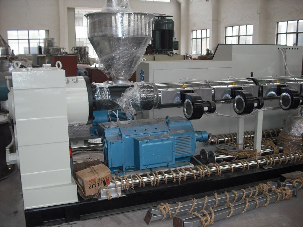 Parallel twin-screw extruder