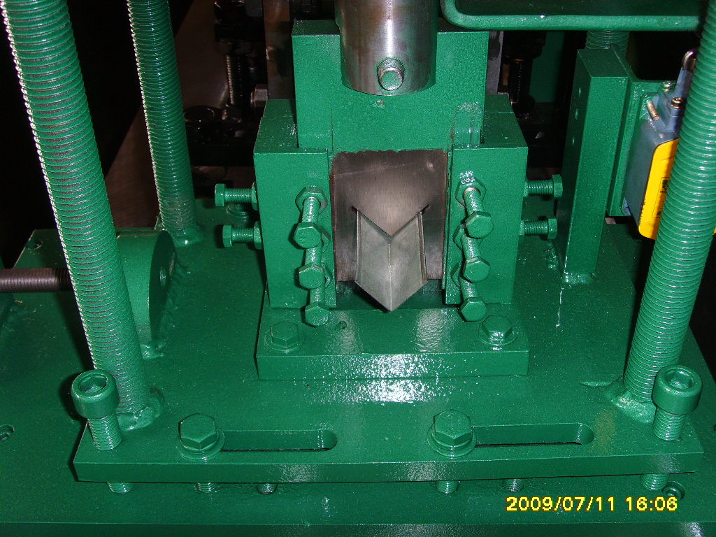 angle roll forming machine