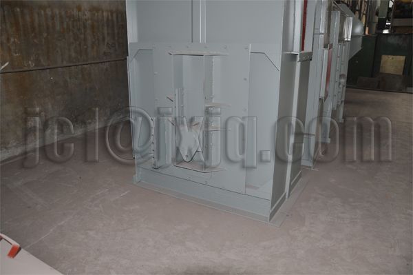 Grain leg/crushed material elevator