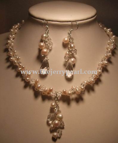 Freshwater pearl necklace