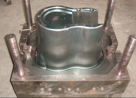 Bucket mould