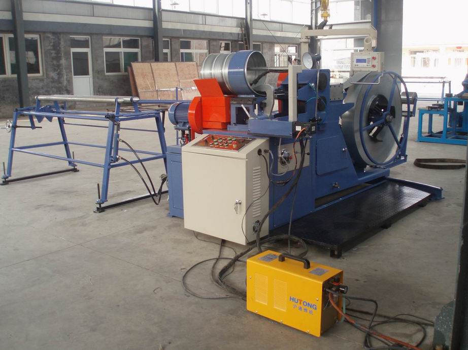 Spiral duct forming machine