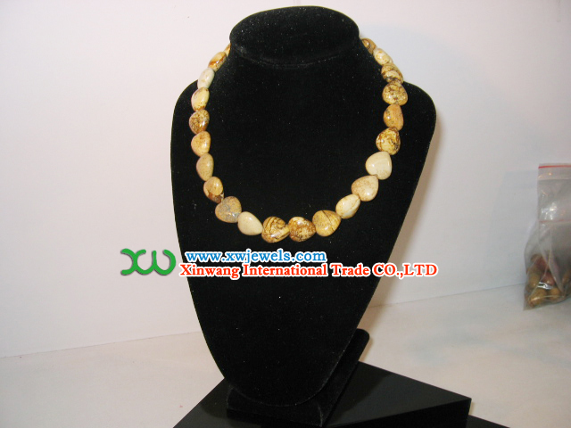 Gemstone: Necklace, Finger Ring, Bracelets, Brooches, Eardrops, Earring, Jewels