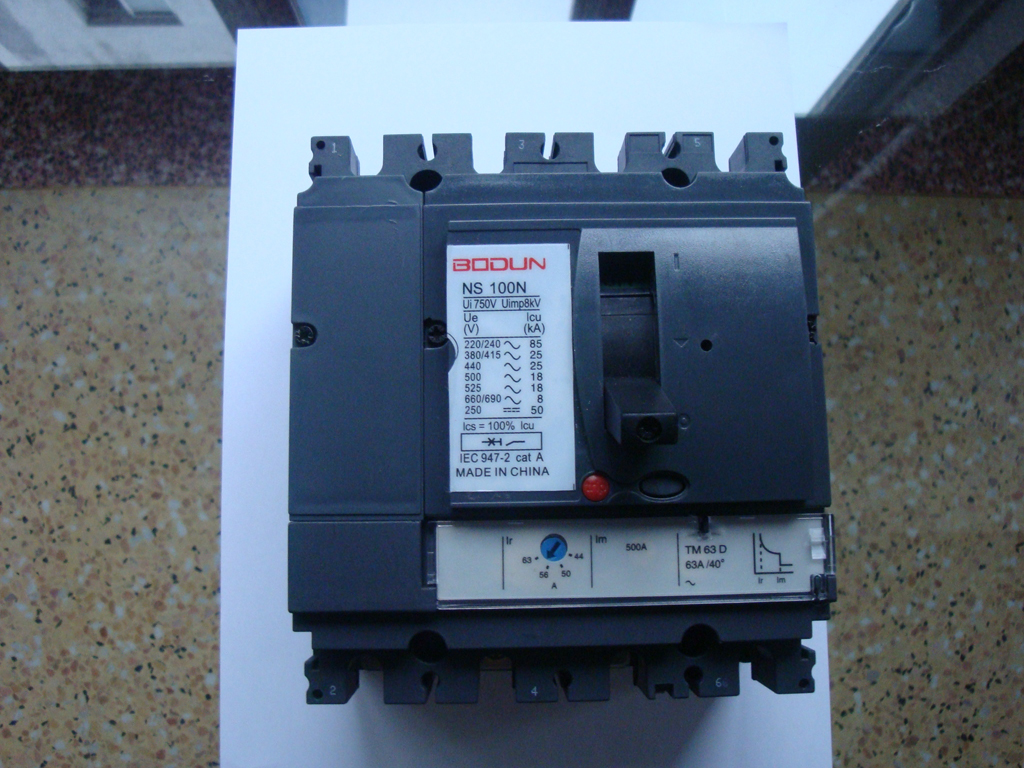 Moulded Case Circuit Breaker ( MCCB )