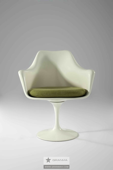 Saarinen tulip arm chair