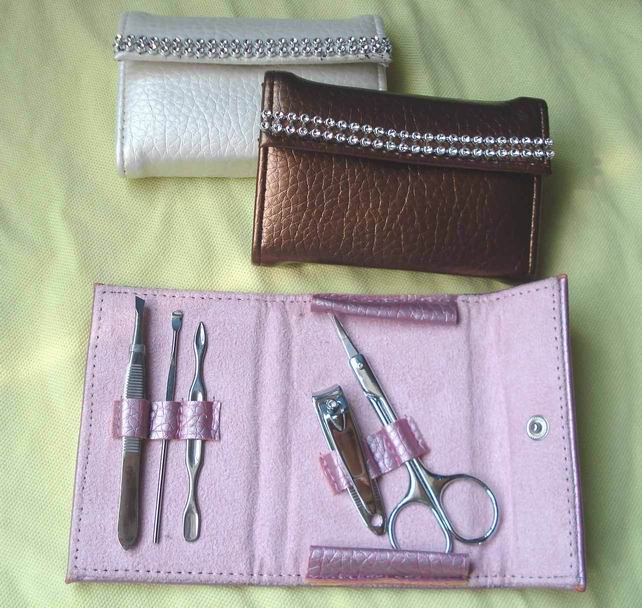 sell  good quantity manicure set