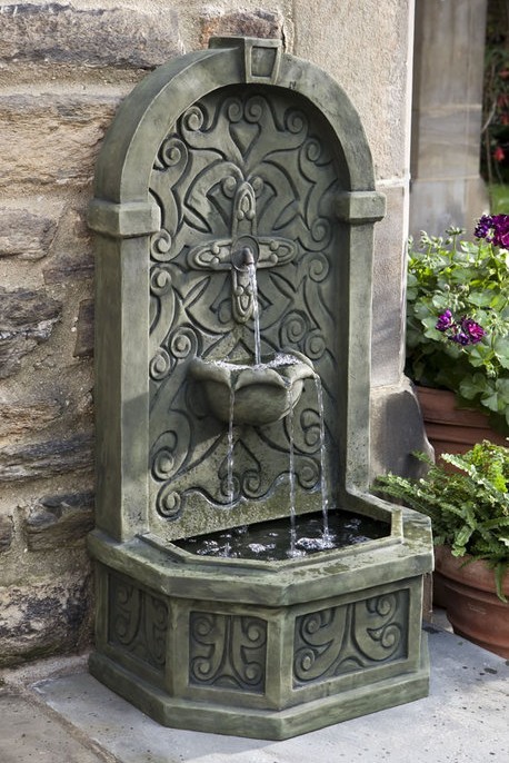 Wall fountain