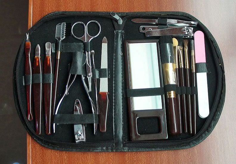 delux 18  pcs pedicure and manicure set