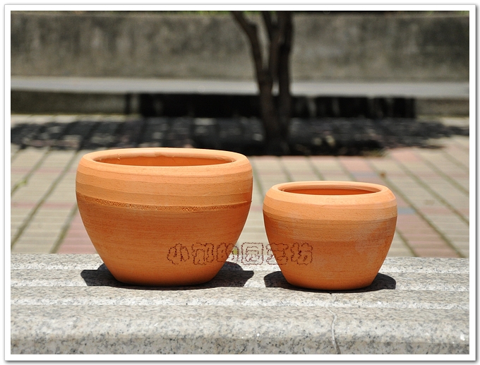 red clay pot (terracotta)